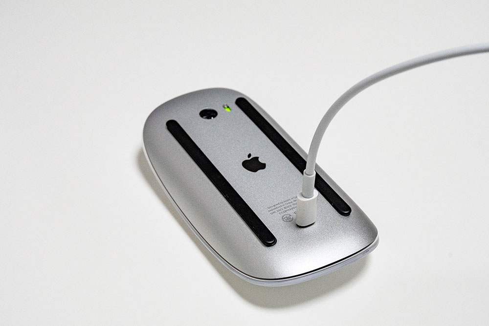 Magic Mouse 2の充電時間や使用時間と使い方をレビュー│i-Net
